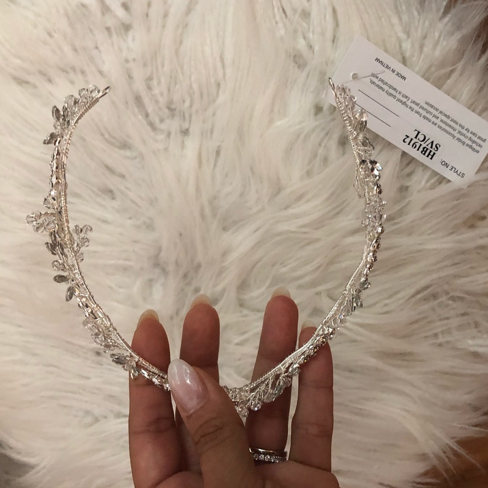 Beautiful crystal wedding headband